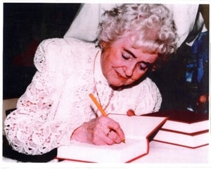 Małgorzata-podpisuje-Oredzie