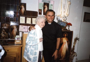 małgorzata-z-ks-g-nowakiem-opiekunem-małych-dusz